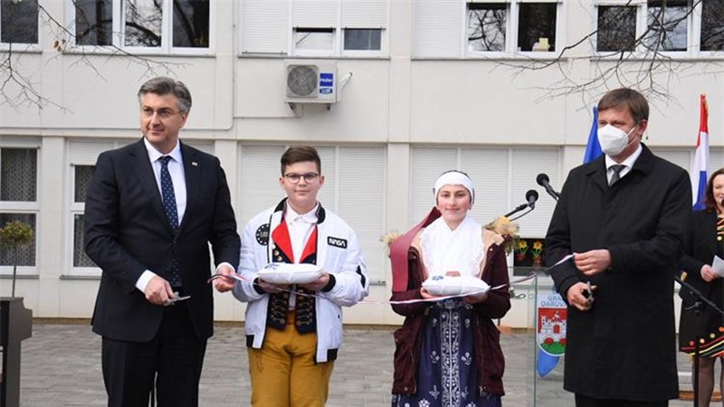 Vlada uvažava i podupire sve nacionalne manjine u Hrvatskoj, češki vrtić i škola u Daruvaru sjajan primjer suradnje 